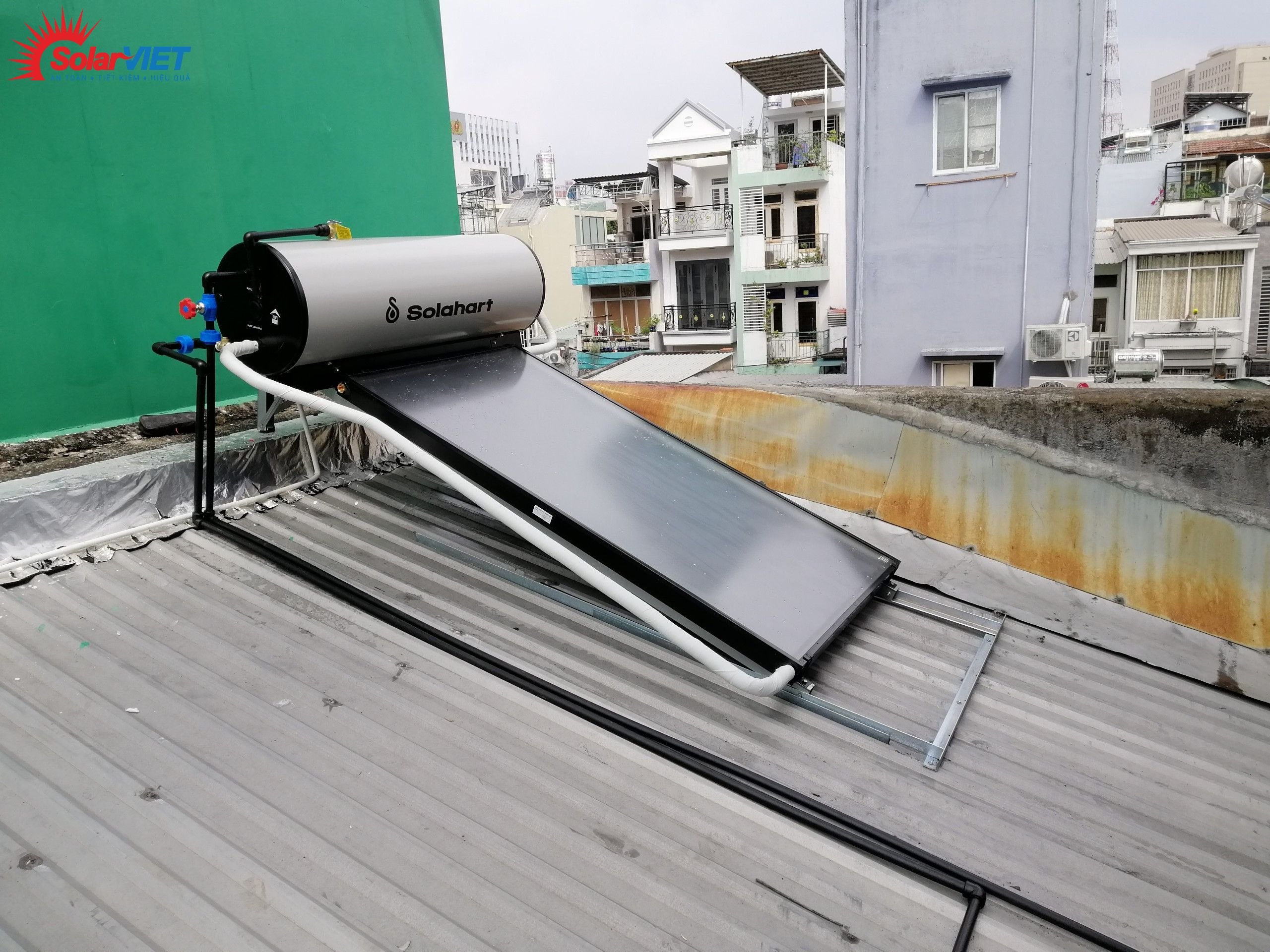 Bàn giao máy nước nóng NLMT Solahart Sunheat 150L