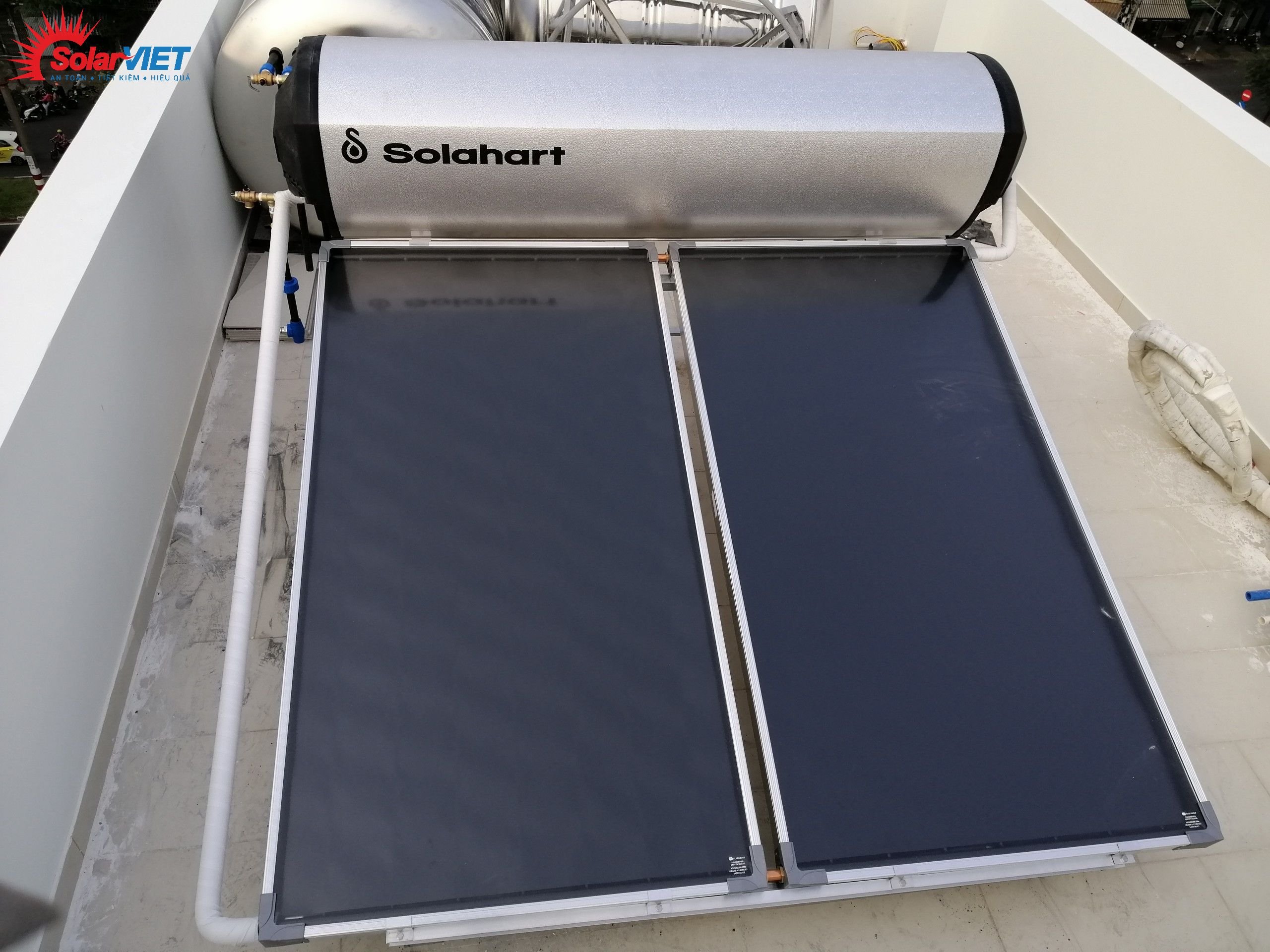 Solahart Premium 301L lắp trên mái